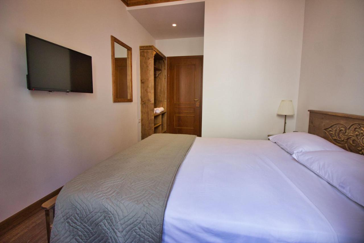 4 Rooms Gjirokastra ภายนอก รูปภาพ