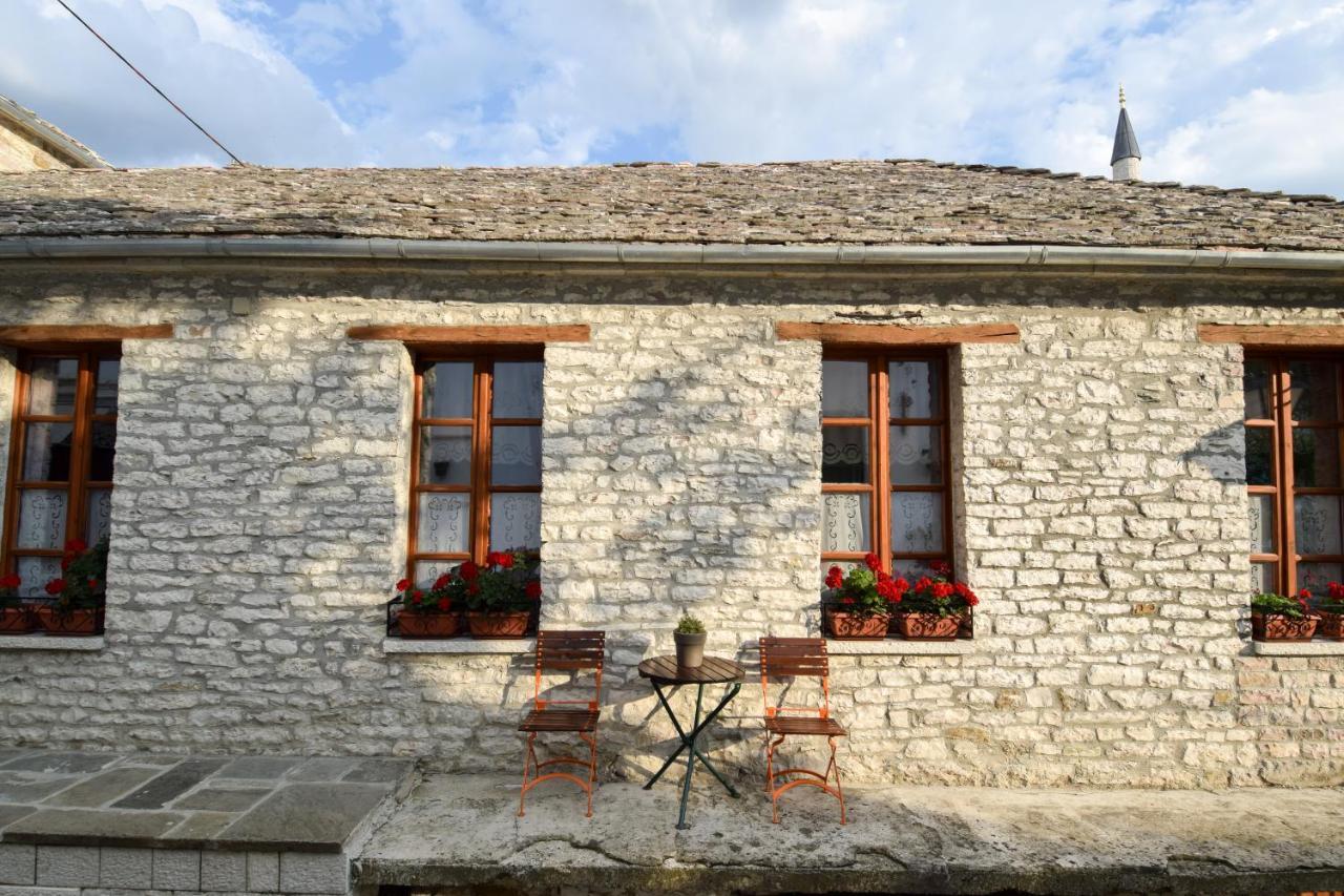 4 Rooms Gjirokastra ภายนอก รูปภาพ