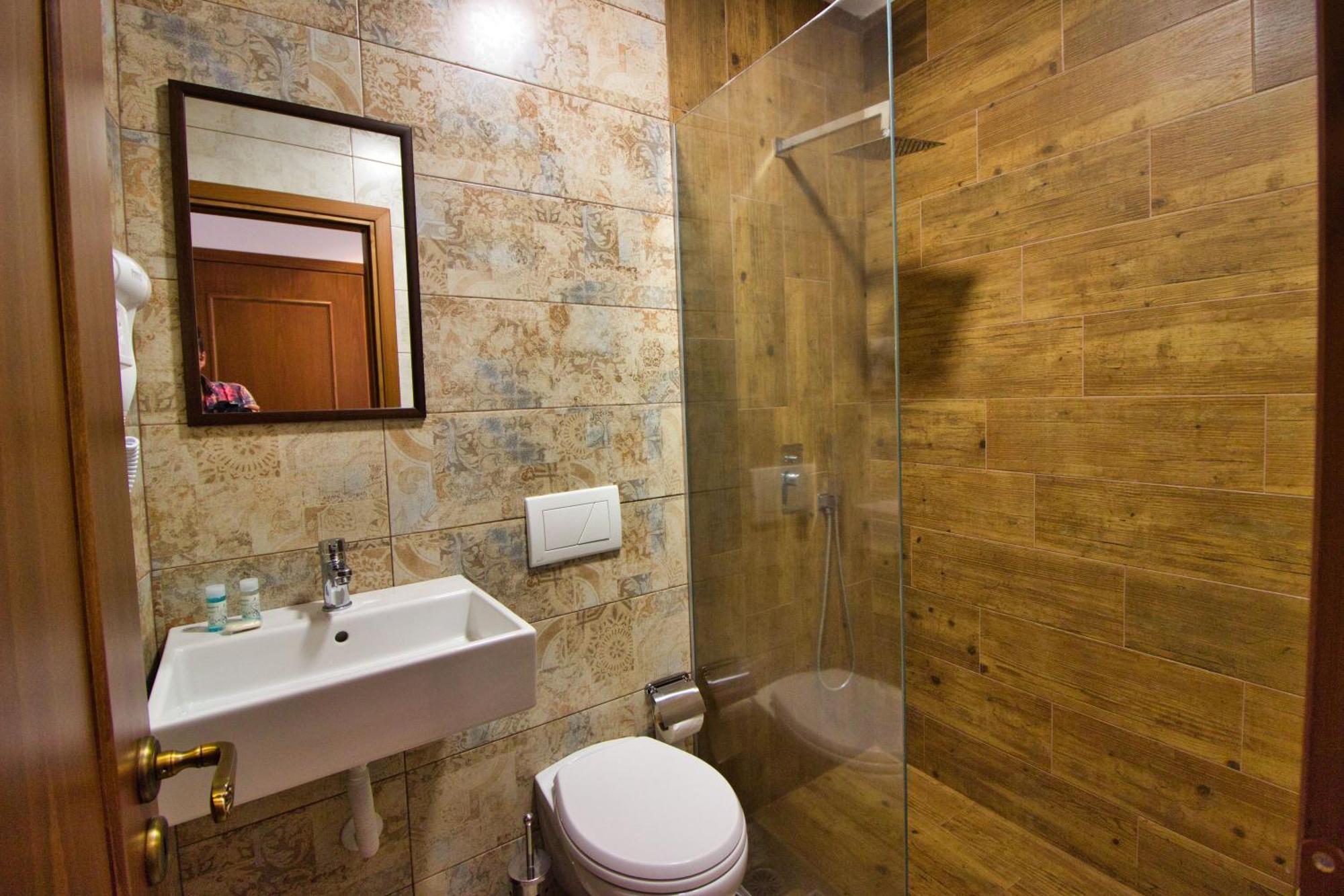 4 Rooms Gjirokastra ภายนอก รูปภาพ