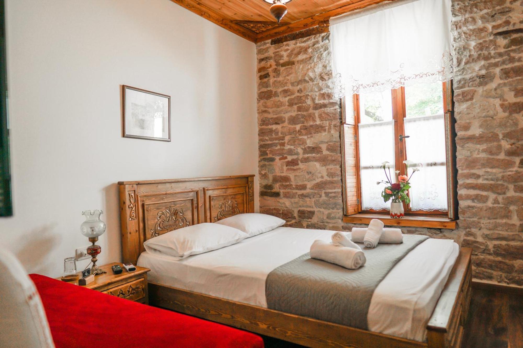 4 Rooms Gjirokastra ภายนอก รูปภาพ