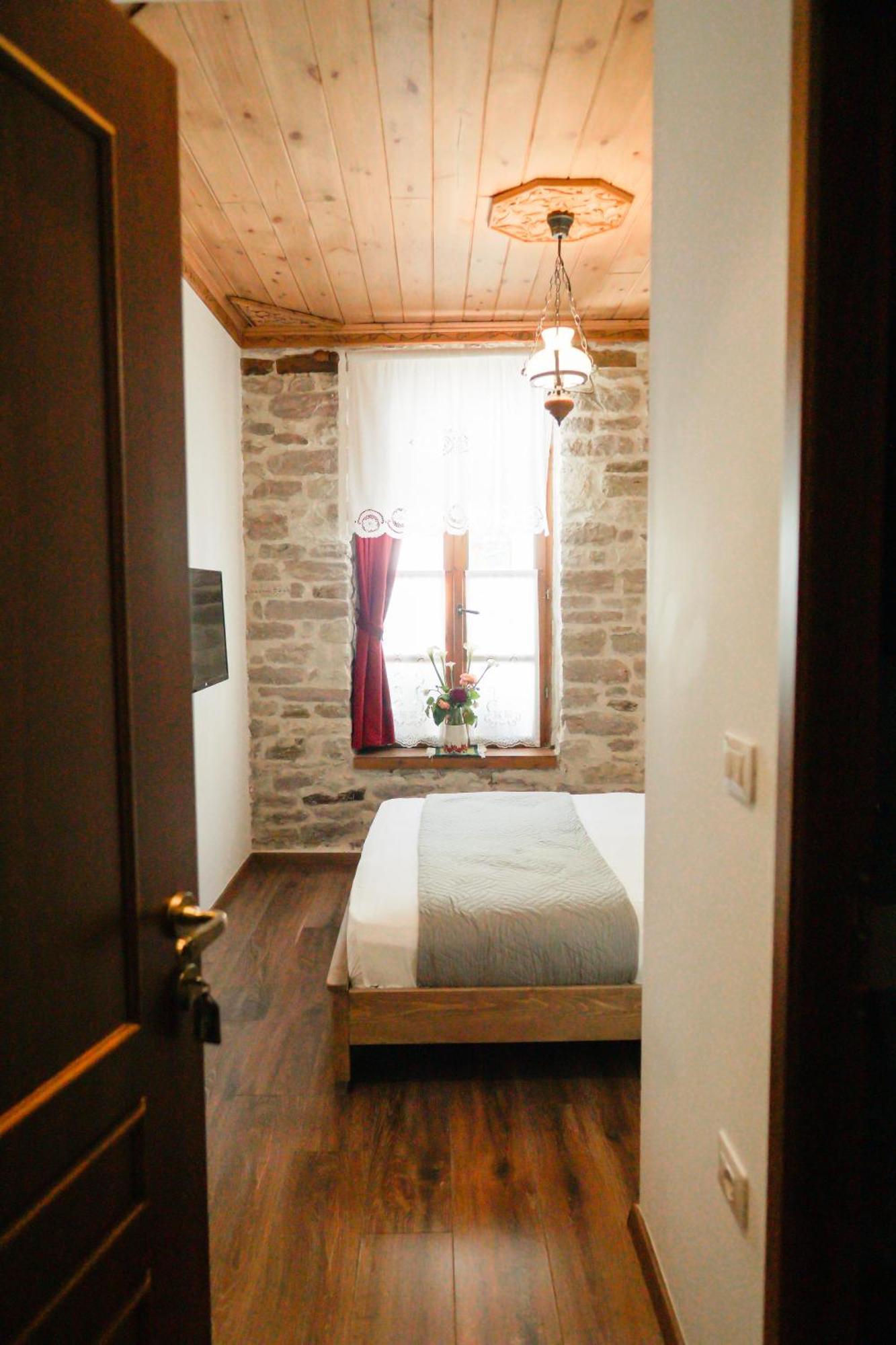 4 Rooms Gjirokastra ภายนอก รูปภาพ
