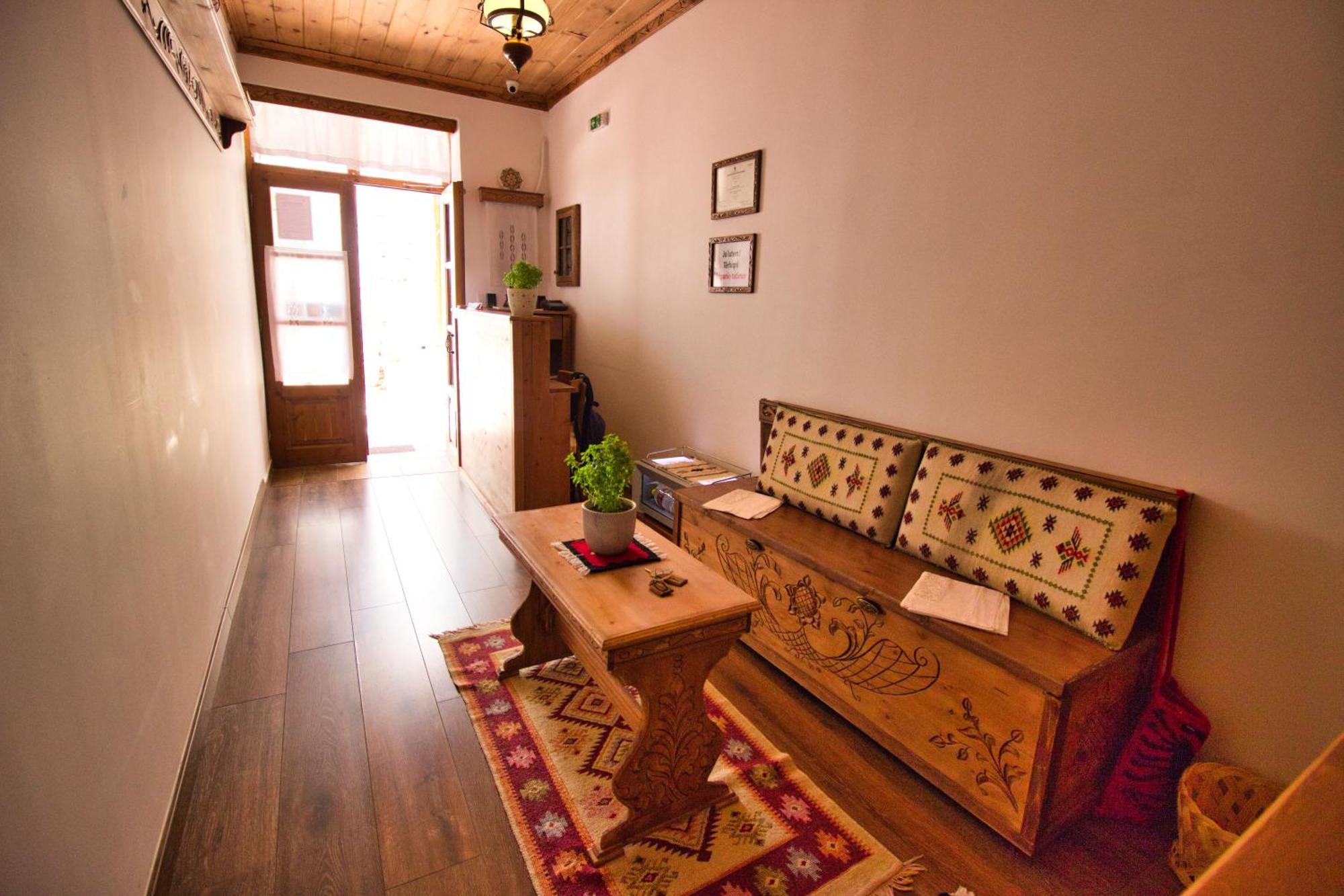 4 Rooms Gjirokastra ภายนอก รูปภาพ